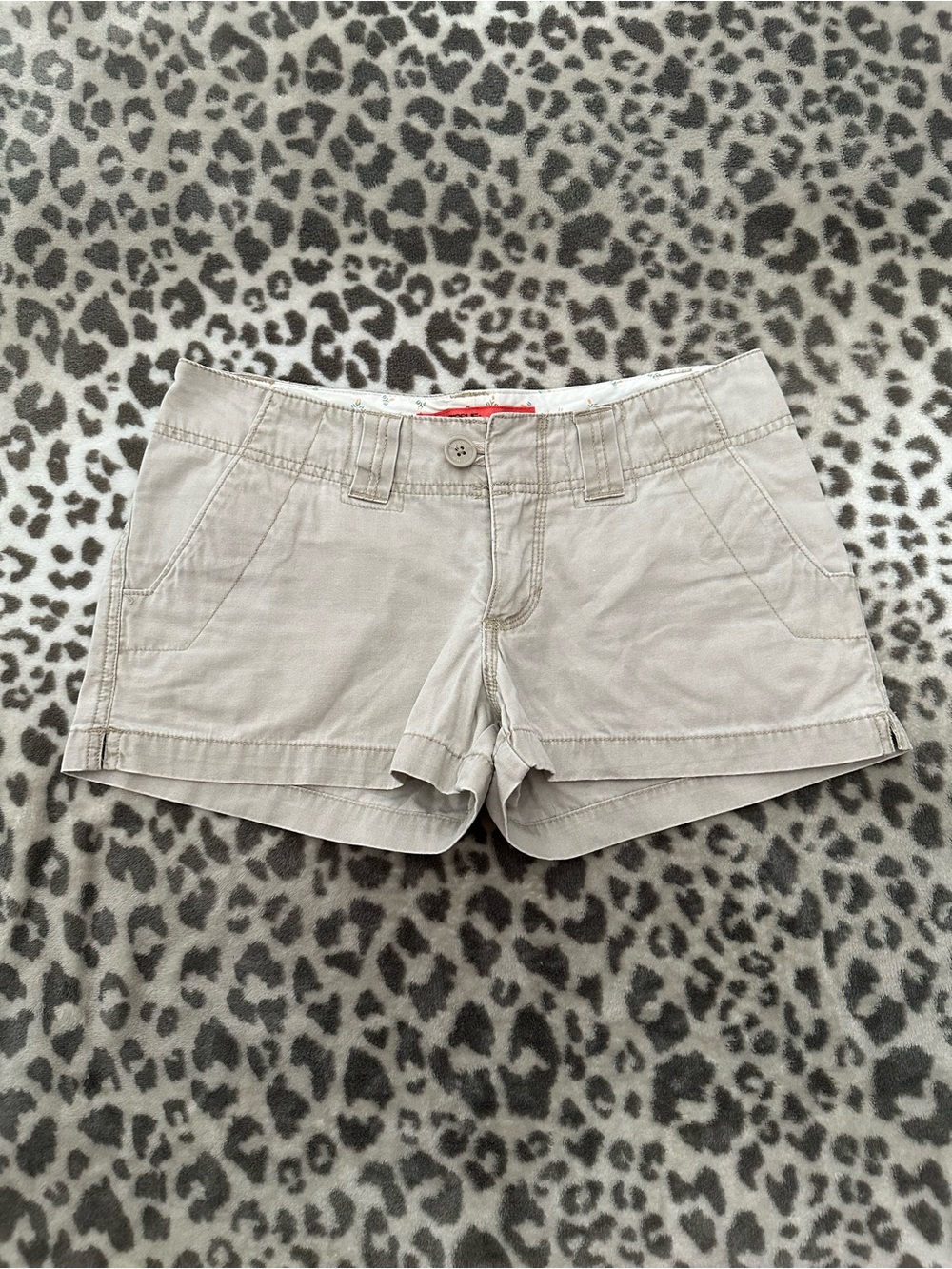 Y2K Mossimo Low Rise Flap Pocket Khaki Shorts in Light Tan Size 5 Juniors - Picture 4 of 16